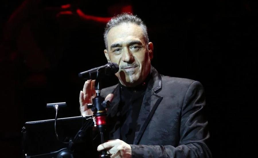 Νότης Σφακιανάκης: Τα δίδυμα παιδιά, οι απόψεις που δίχασαν, τα σύννεφα στον γάμο, η αρρώστια στο λαιμό και ο θάνατος που τον τσάκισε