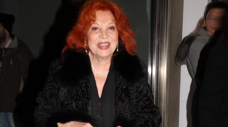 Χρυσούλα Διαβάτη: Η ονειρική πρόταση γάμου, τα 50 χρόνια με τον Νικήτα Τσακίρογλου, η κόρη που της μοιάζει πολύ και οι ρόλοι, που άφησαν εποχή