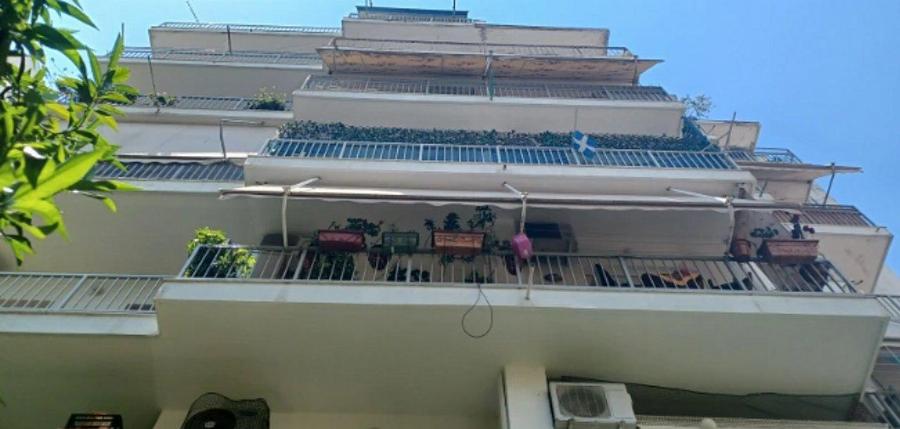 Η διπλή τpαγωδία στο Παγκράτι και η ανατριχιαστική σύμπτωση: «45 χρόνια πριν έπεσε και σκοτώθηκε άλλη μία κοπέλα»