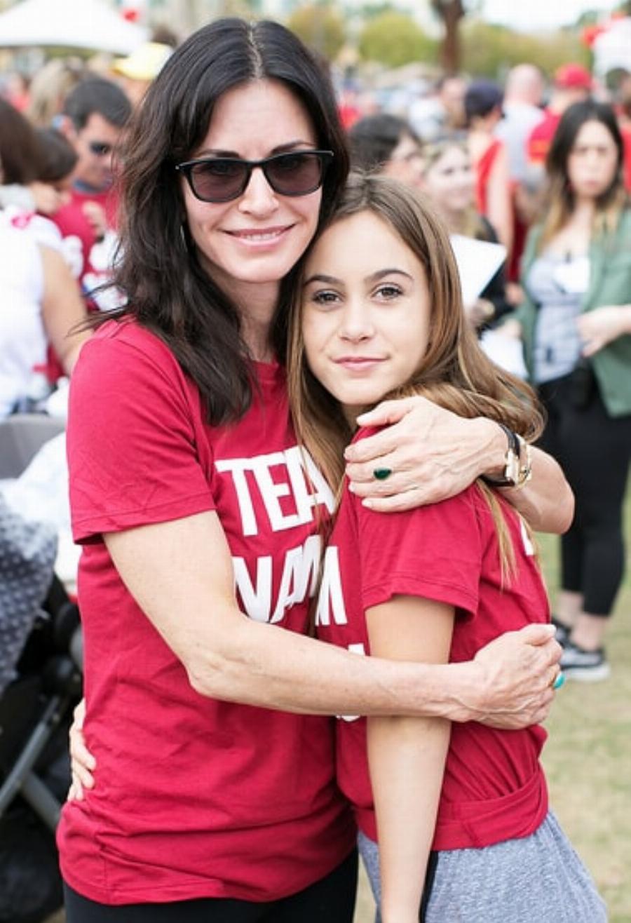 Έξι διάσημες Ελληνίδες μανούλες που απέκτησαν με εξωσωματική τα παιδιά τους