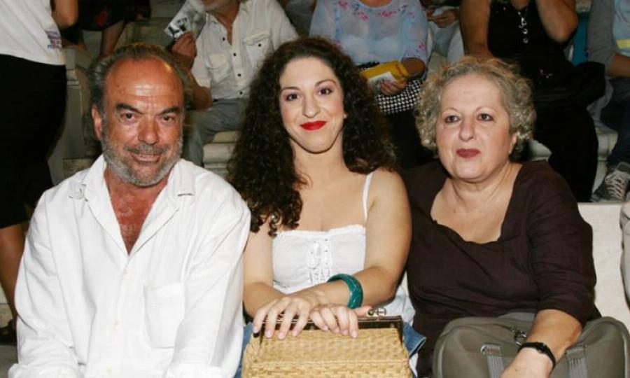 Αντώνης Ξένος: «Για να φτιάξουμε το σπιτάκι μας, πήγαινα στα σκουπίδια και μάζευα ό,τι άχρηστο υπήρχε»