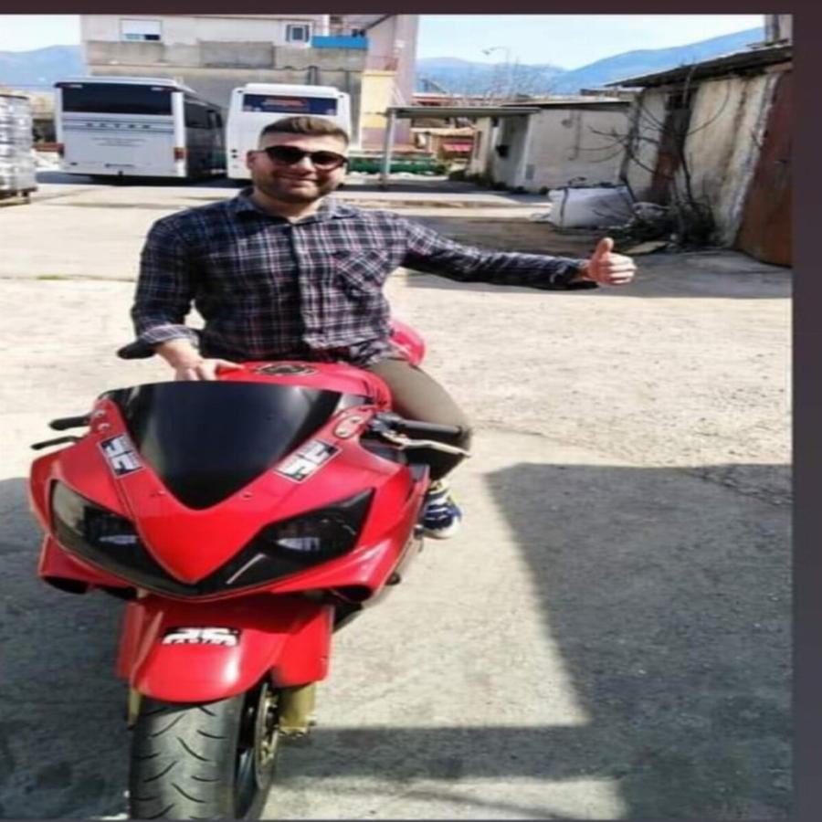 Καλαμάτα: Θρήνος και θλίψη για 26χρονο που σκοτώθηκε σε τροχαίο δυστύχημα – Είχε πιάσει δουλειά ως ντελιβεράς πριν τρεις μήνες