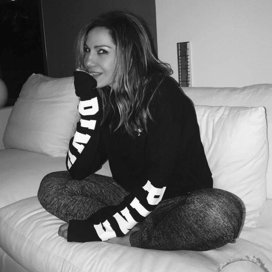 Δέσποινα Βανδή: Το παραμυθένιο σπίτι στη Βούλα, η αξιοζήλευτη κουζίνα και ο παραμυθένιος κήπος με την πισίνα