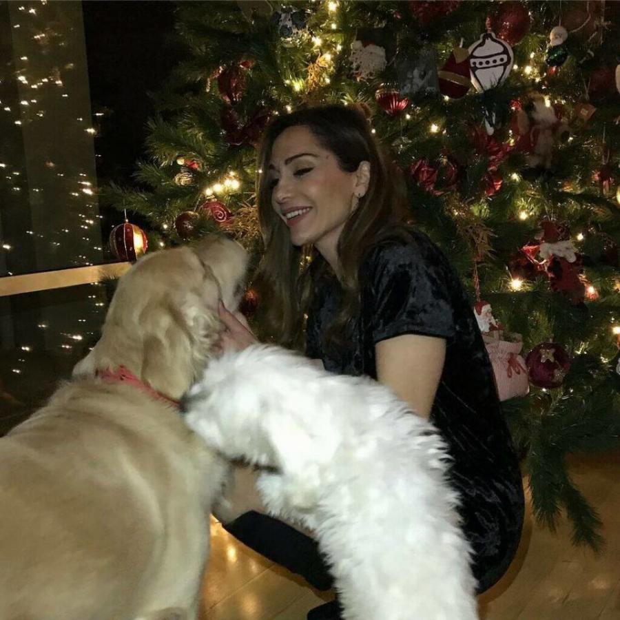 Δέσποινα Βανδή: Το παραμυθένιο σπίτι στη Βούλα, η αξιοζήλευτη κουζίνα και ο παραμυθένιος κήπος με την πισίνα