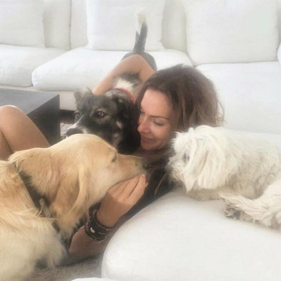 Δέσποινα Βανδή: Το παραμυθένιο σπίτι στη Βούλα, η αξιοζήλευτη κουζίνα και ο παραμυθένιος κήπος με την πισίνα