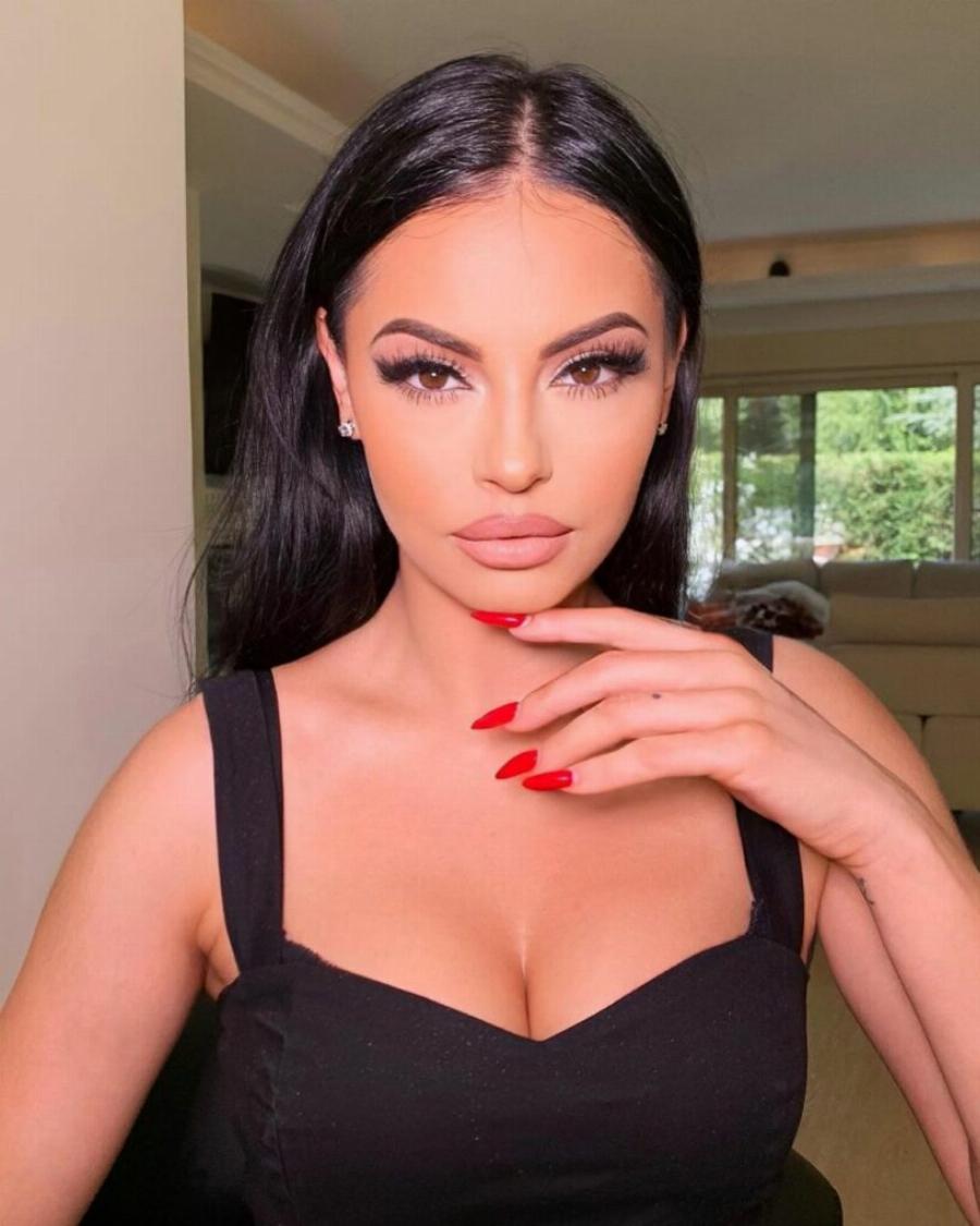 Δήμητρα Αλεξανδράκη: «Για χρόνια είχα ανθρώπους που με έκαναν να νιώθω ότι δεν αξίζω τίποτα χωρίς αυτούς δίπλα μου, ότι είμαι ένα τίποτα»