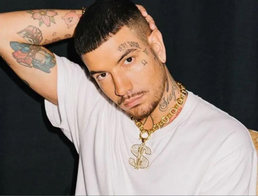 Ο καλλιτέχνης SNIK ακύρωσε το live του στην Κομοτηνή επειδή τα αεροπορικά εισιτήρια ήταν σε οικονομική θέση