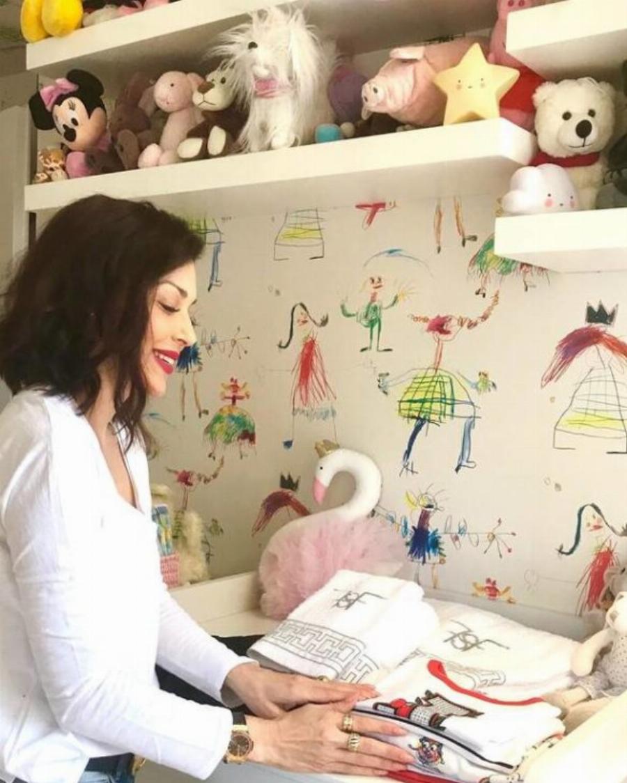 Σίσσυ Φειδά: Το απίθανο σπίτι, που θυμίζει μικρό παλάτι και το παραμυθένιο δωμάτιο της κόρης της