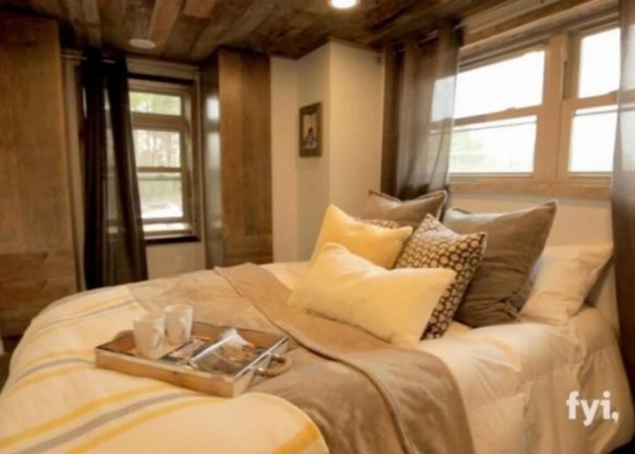 Στο στήνουν σε 3 μέρες, είναι 37 τμ, χωράει άνετα 7 άτομα και το εσωτερικό του είναι πολυτελές σαν σουίτα