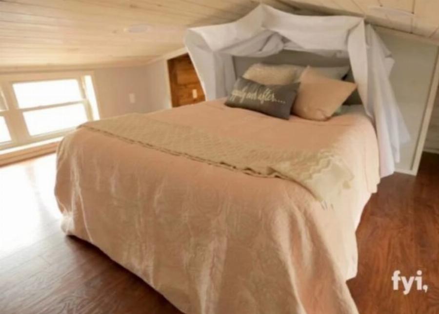 Στο στήνουν σε 3 μέρες, είναι 37 τμ, χωράει άνετα 7 άτομα και το εσωτερικό του είναι πολυτελές σαν σουίτα