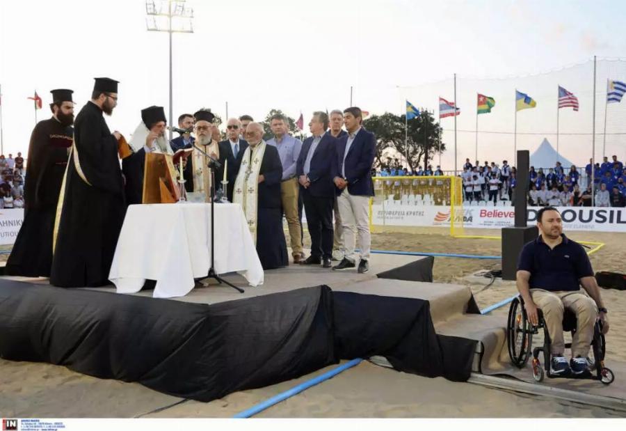 Aνέβηκαν οι «επίσημοι» στην εξέδρα κι άφησαν τον παραολυμπιονίκη: Εικόνα ντροπής σε εγκαίνια στην Κρήτη