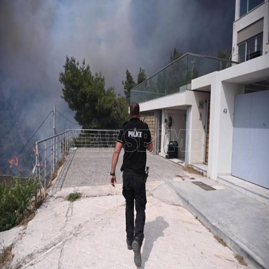 Βούλα: Φωτιά στο πανόραμα Βούλας – Καίγονται σπίτια