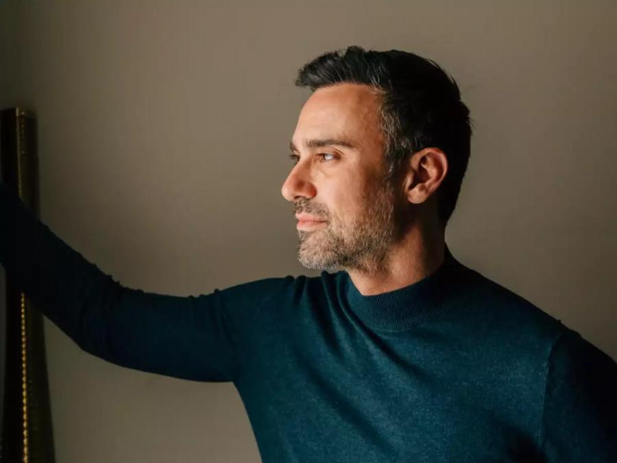 Γιώργος Καπουτζίδης: Το εργένικο σπίτι, η σύγχρονη διακόσμηση και η εντυπωσιακή τραπεζαρία