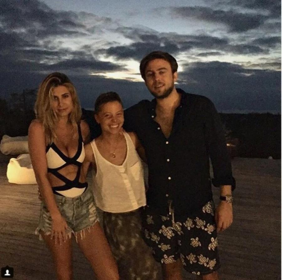 Αθηνά Ωνάση: Η άγνωστη καλλονή αδερφή της, ο Ελβετός επιχειρηματίας και οι απίθανες φωτογραφίες