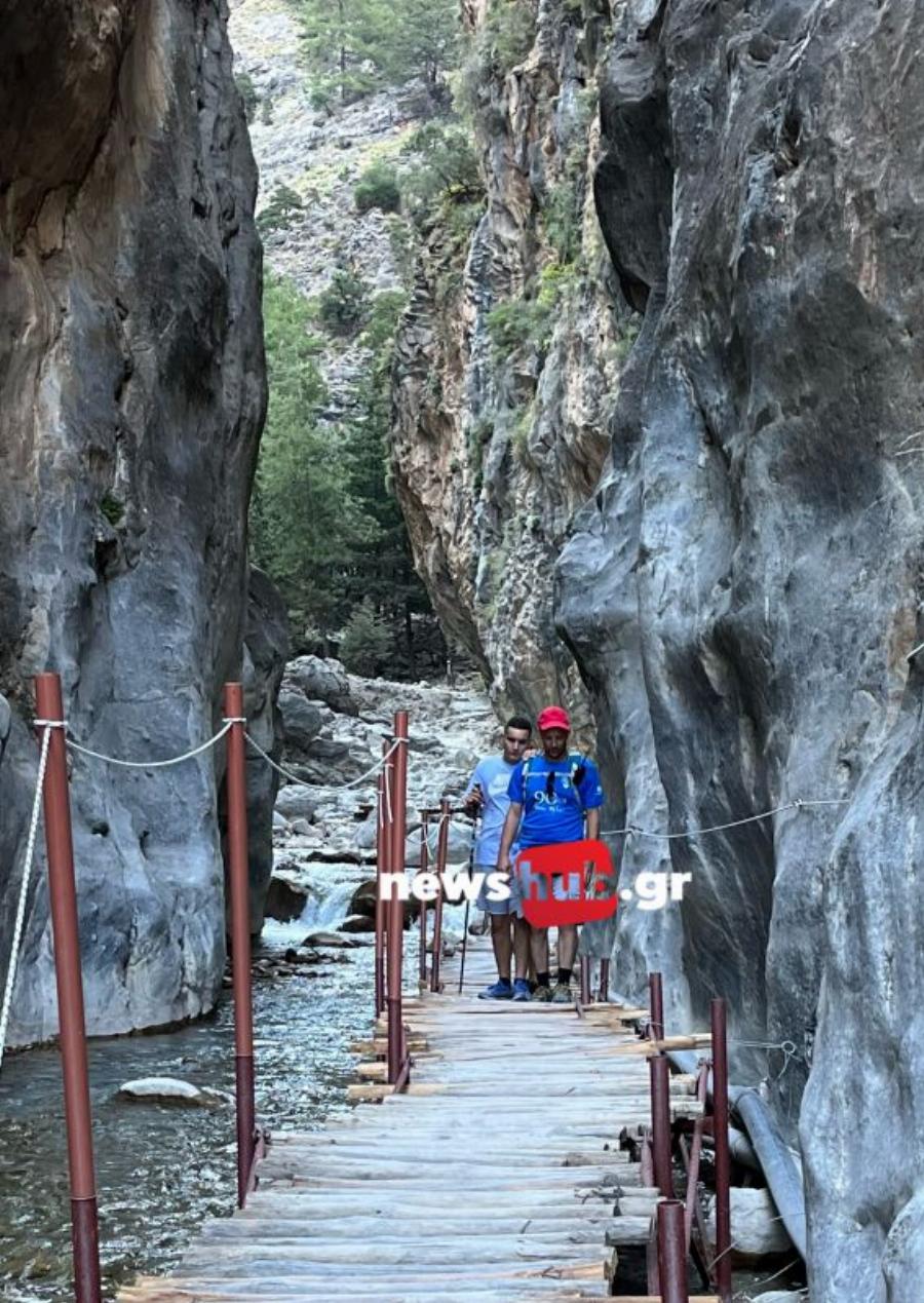 Ο Ανδρέας διέσχισε το Φαράγγι της Σαμαριάς και παρέδωσε μαθήματα δύναμης – Η απώλεια όρασης δεν τον εμπόδισε