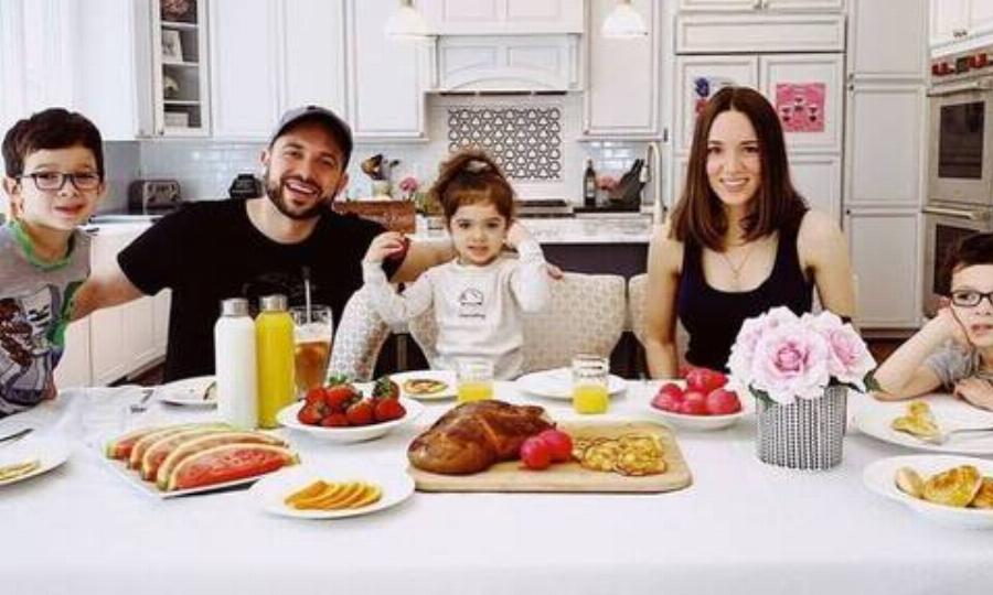 Καλομοίρα Σαράντη: Εντυπωσιάζει το πολυτελές σπίτι στις ΗΠΑ και οι όμορφες οικογενειακές εικόνες