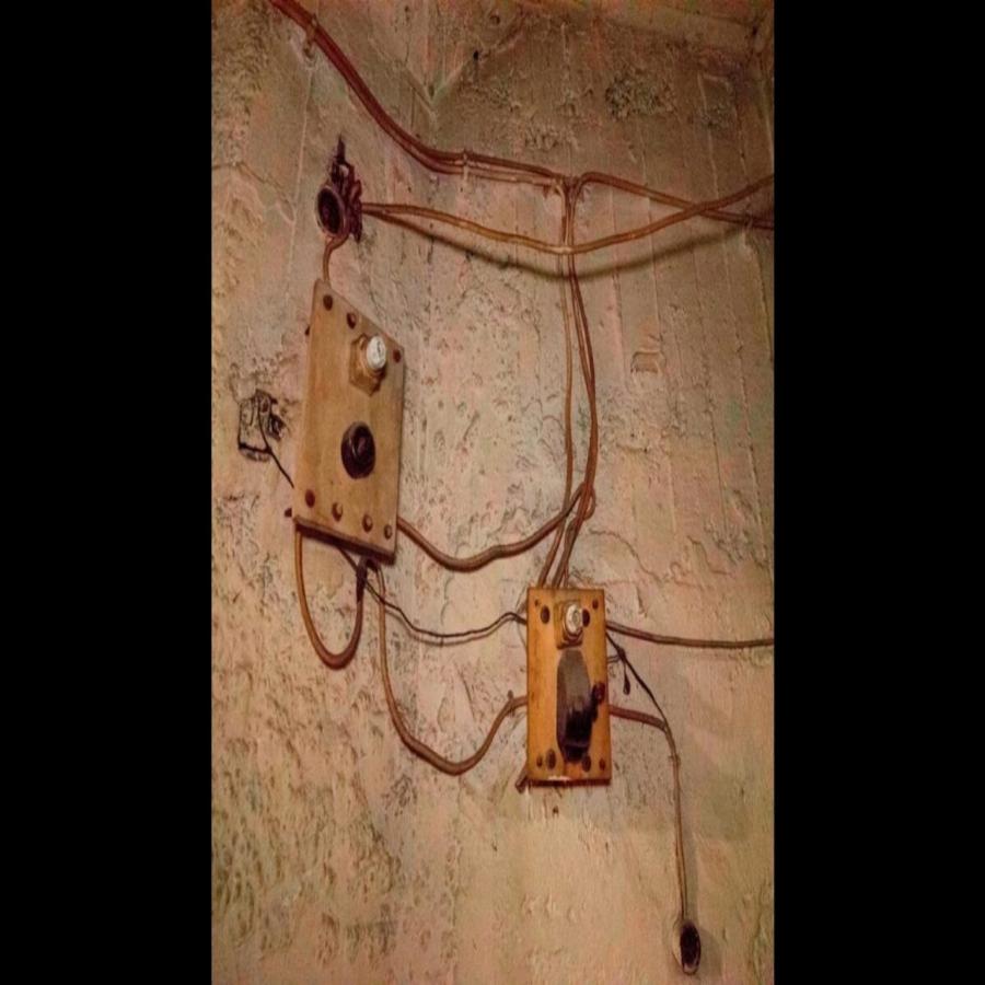 Πολεμικά καταφύγια στην Αττική: Μία υπόγεια πόλη, οι μυστηριώδεις στοές και τα μυστικά της κρυφής Αθήνας