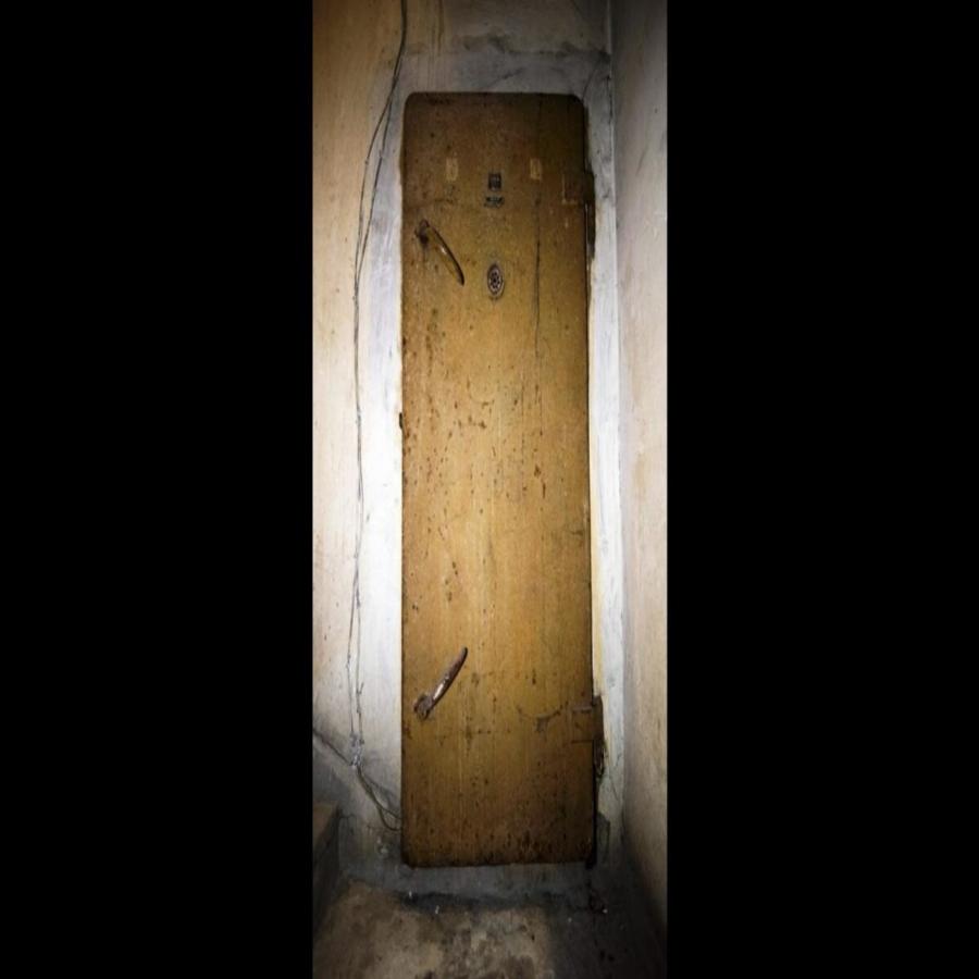 Πολεμικά καταφύγια στην Αττική: Μία υπόγεια πόλη, οι μυστηριώδεις στοές και τα μυστικά της κρυφής Αθήνας