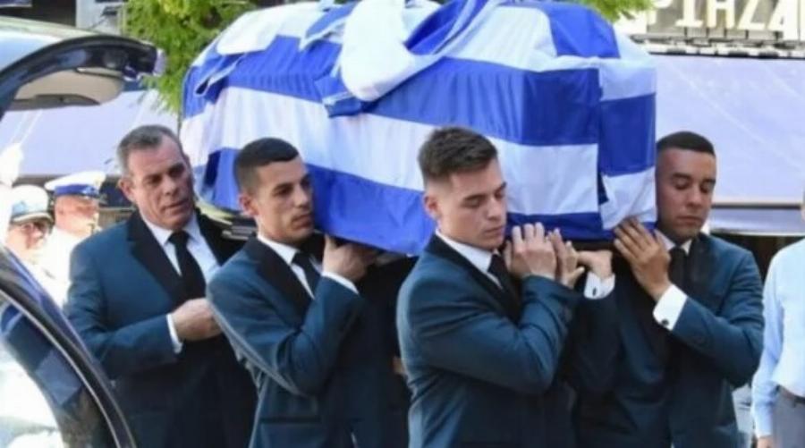 Κηδεία Γιάννη Κοντούλη: Κατέρρευσε πάνω στο φέρετρο η Δέσποινα Μοιραράκη – Ο σπαρακτικός επικήδειος