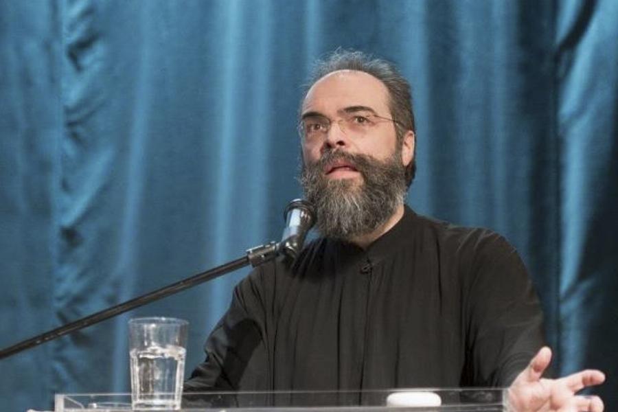 Πάτερ Ανδρέας Κονάνος: «Για όσους ντρέπονται να βγουν στην παραλία επειδή δεν έχουν τέλειο σώμα»