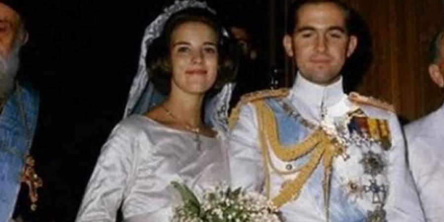 Κωνσταντίνος Β’: Η βασιλεία στα 24, ο παραμυθένιος γάμος και το τούνελ που οδηγούσε τη Βουγιουκλάκη στο Τατόι