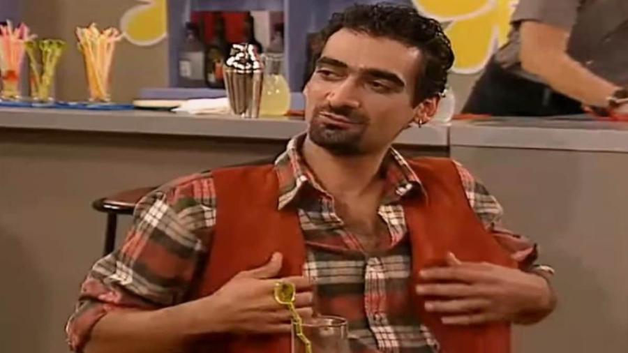 Ο γνωστός και ως “Νιόνιος” από το Κωνσταντίνου και Ελένης είναι σήμερα αγνώριστος: Ούτε η Ελένη Βλαχάκη δεν θα τον αναγνώριζε