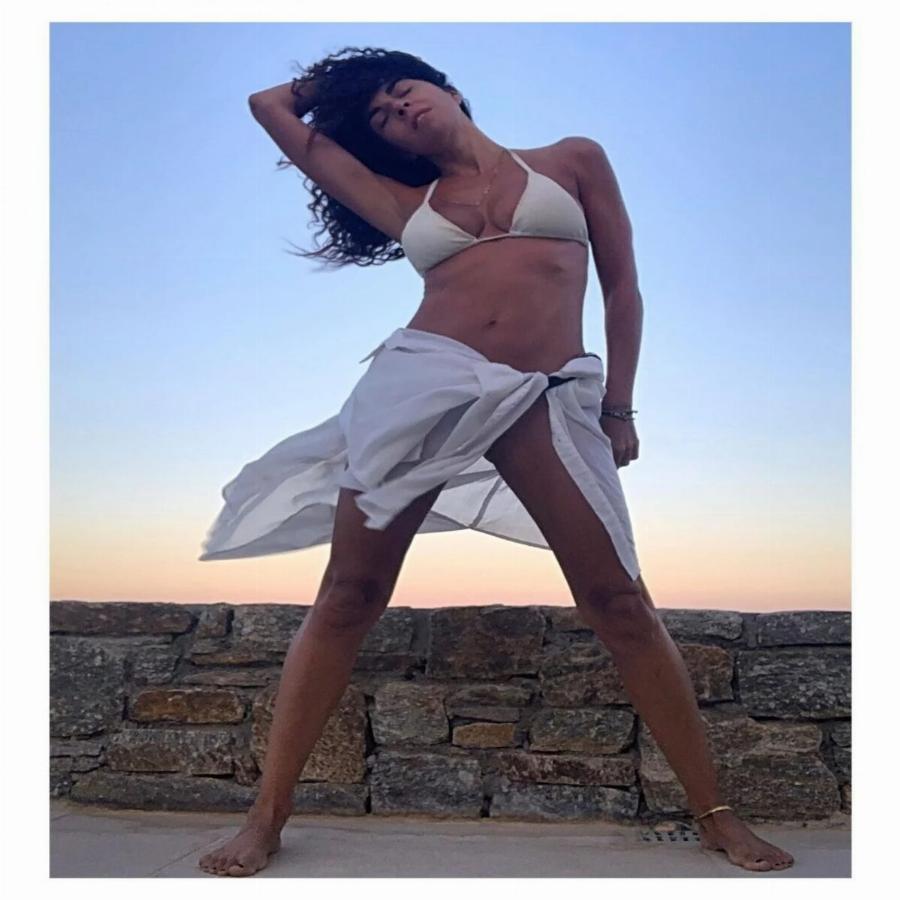 Μαρία Σολωμού: Έχει κορμί 20άρας – Το απίθανο σώμα της ηθοποιού στα 47 χωρίς ρετούς