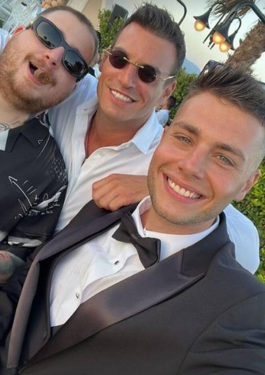 Κοψιάλης και Φυρού βάφτισαν το γιο τους: Ο νονός Δημήτρης Φιντιρίκος και το γλέντι με τον Λευτέρη Πανταζή