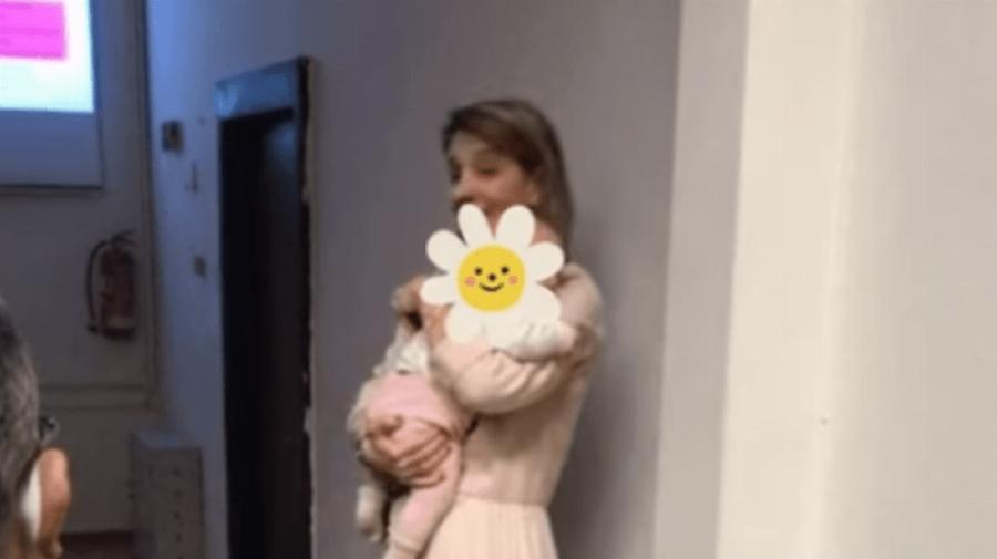 Φοιτήτρια του ΑΠΘ πήρε το μωρό της μαζί στο μάθημα και το αποτέλεσμα είναι απλά εκπληκτικό