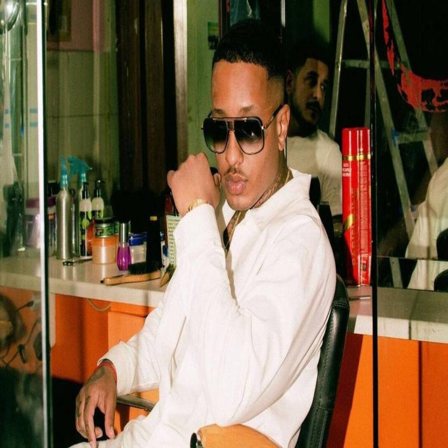 Τραπερ Light: Όσα δεν γνωριζες για τον 27χρονο ελληνοαφρικανό Χρήστος Ιωαννίδης – Η καριερα στην τραπ μουσικη και η προσωπικη ζωη