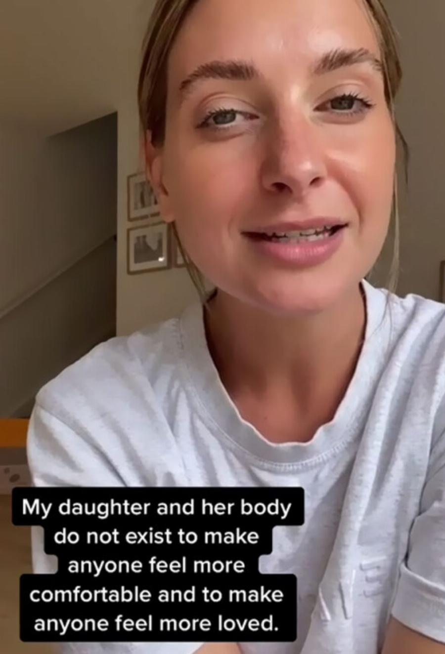 Μαμά από την Αυστραλία: Απαγορεύει στους παππούδες να αγκαλιάζουν τα εγγόνια τους, εκτός αν έχουν πρώτα την άδεια της