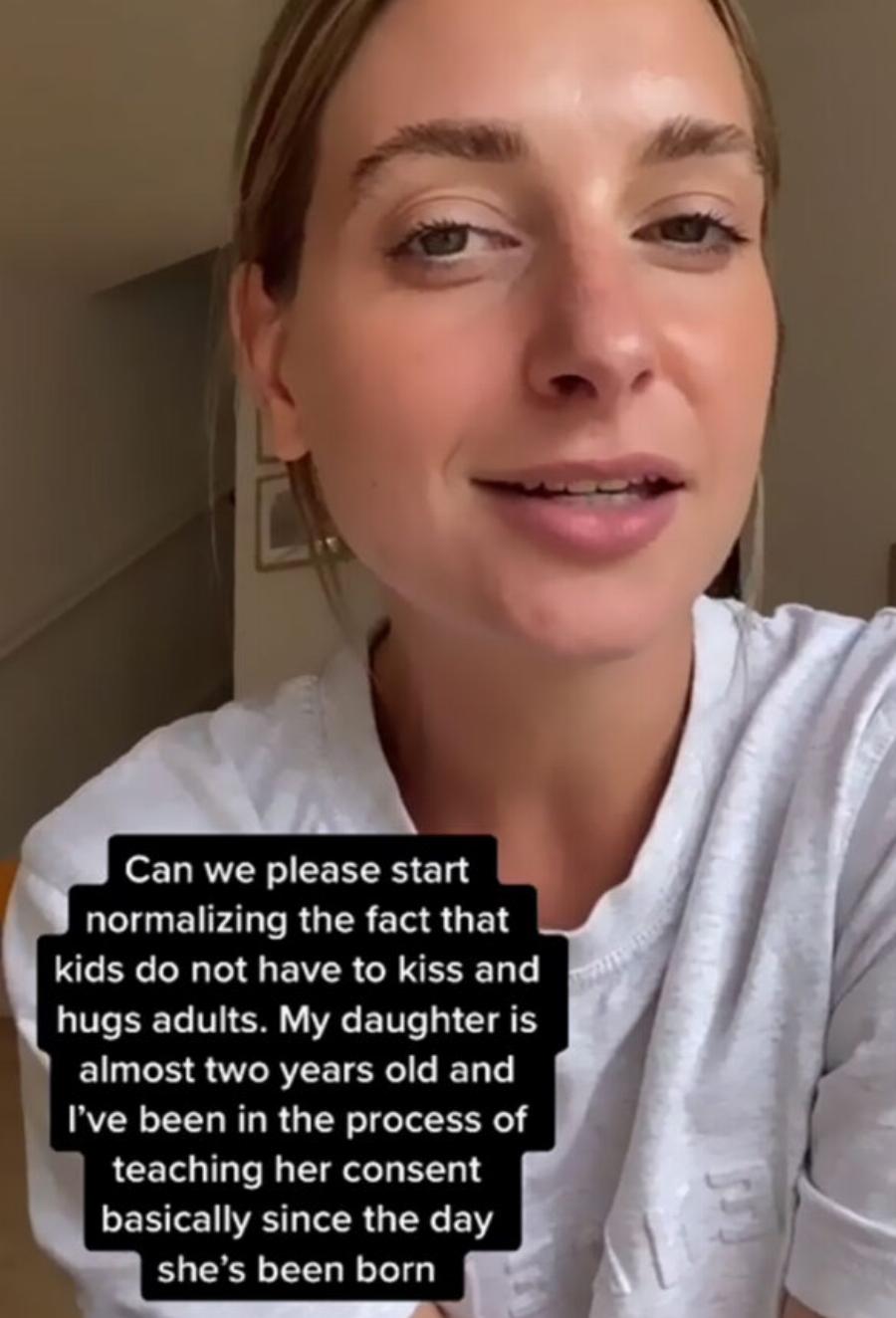 Μαμά από την Αυστραλία: Απαγορεύει στους παππούδες να αγκαλιάζουν τα εγγόνια τους, εκτός αν έχουν πρώτα την άδεια της