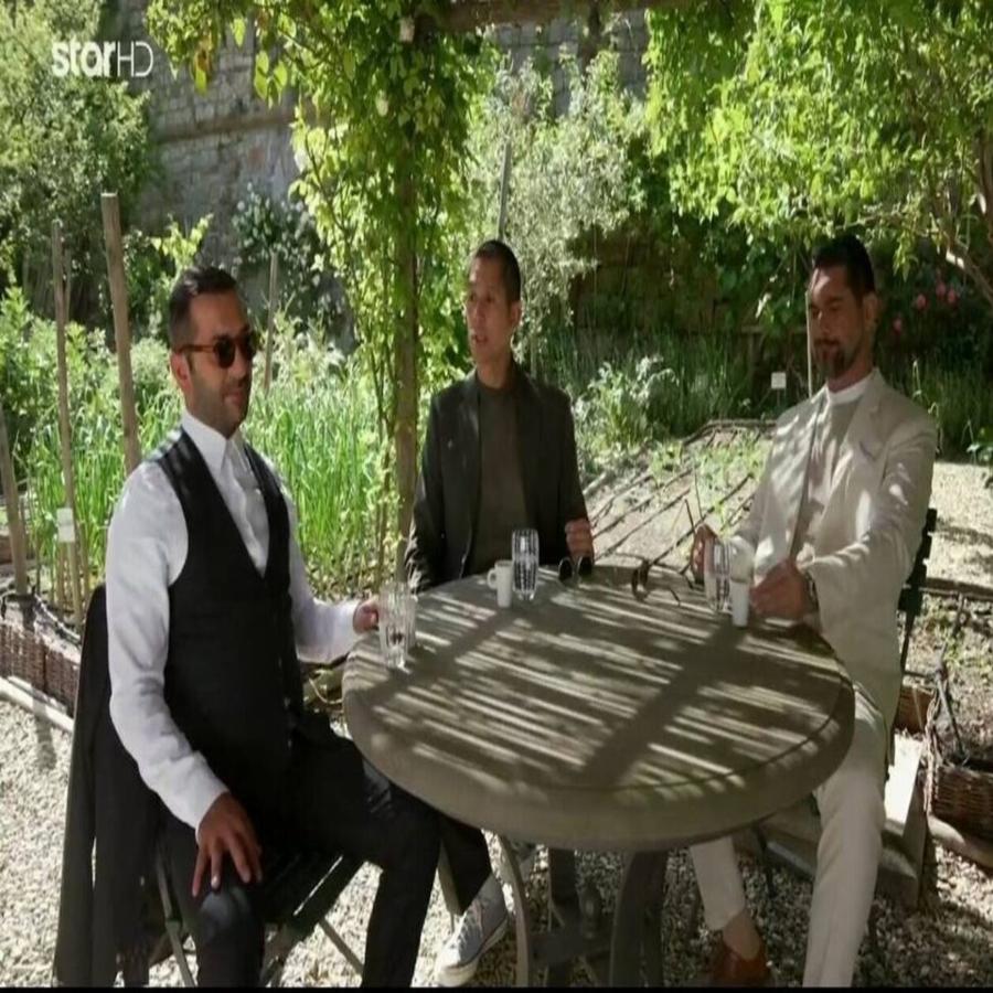 «Κυριακή στο χωριό πίνοντας καφεδάκι»: Χαμός στο Twitter με την εμφάνιση των κριτών του Masterchef