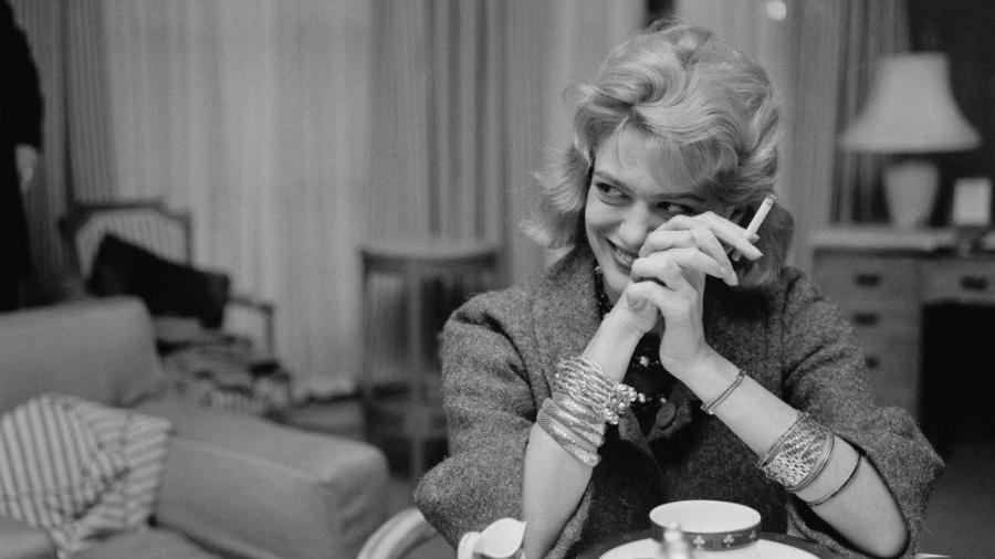 Μελίνα Μερκούρη: Η «γυναίκα-φλόγα», ο άνδρας που την απατούσε, η αφαίρεση της Ελληνικής ιθαγένειας και ο αγώνας για την επιστροφή των Γλυπτών