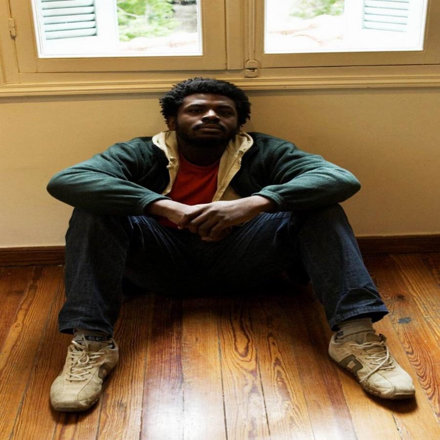 Με λένε Μιχάλη. Γεννήθηκα το 1980 στην Αθήνα, στο «Μητέρα»