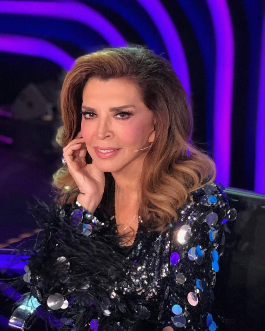 Μιμή Ντενίση: Η απώλεια του συντρόφου της μια εβδομάδα πριν τον γάμο, η υιοθεσία της κόρης της και τα δύσκολα παιδικά χρόνια