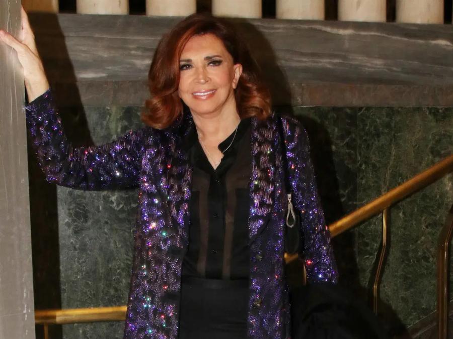 Μιμή Ντενίση: Η απώλεια του συντρόφου της μια εβδομάδα πριν τον γάμο, η υιοθεσία της κόρης της και τα δύσκολα παιδικά χρόνια