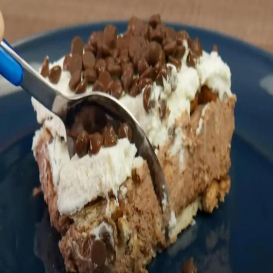 Γλυκό ψυγείου με μπισκότο: Μόνο με 6 υλικά και καθόλου ζάχαρη – Θα το φτιάχνετε ξανά και ξανά όλο το καλοκαίρι