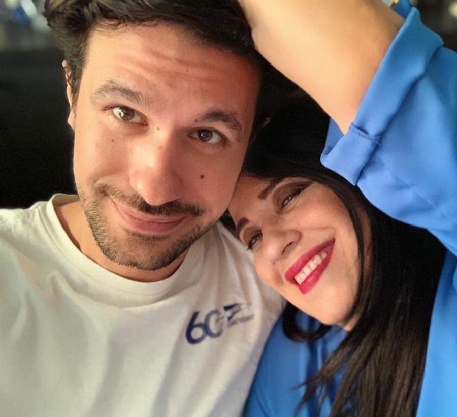 Διάσημες Ελληνίδες: Είναι γιαγιάδες και δεν τους φαίνεται καθόλου – Ποζάρουν μαζί με τα εγγόνια τους