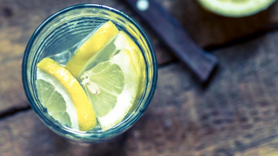 Έξυπνα κόλπα: Οι 5 θαυματουργοί τρόποι για να φύγει η μυρωδιά του τσιγάρου από τα ρούχα