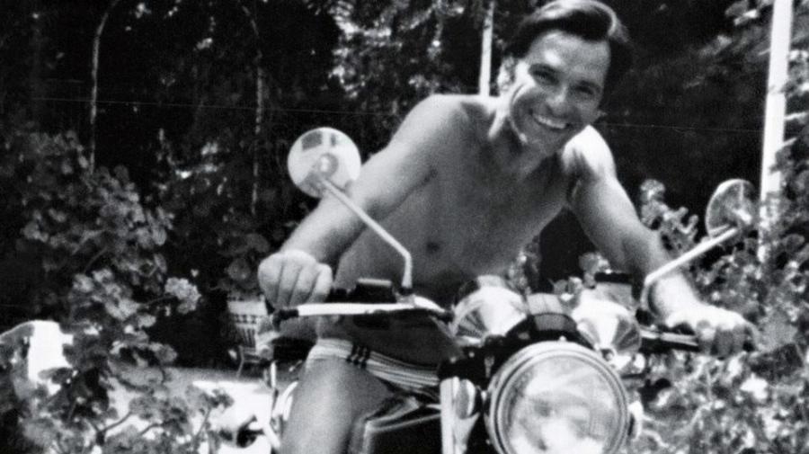 Νίκος Κούρκουλος: Το χαστούκι που έφαγε από τον Καζάκο, το διαζύγιο για τα μάτια της Λάτση και οι θάνατοι που τον στοίχειωσαν