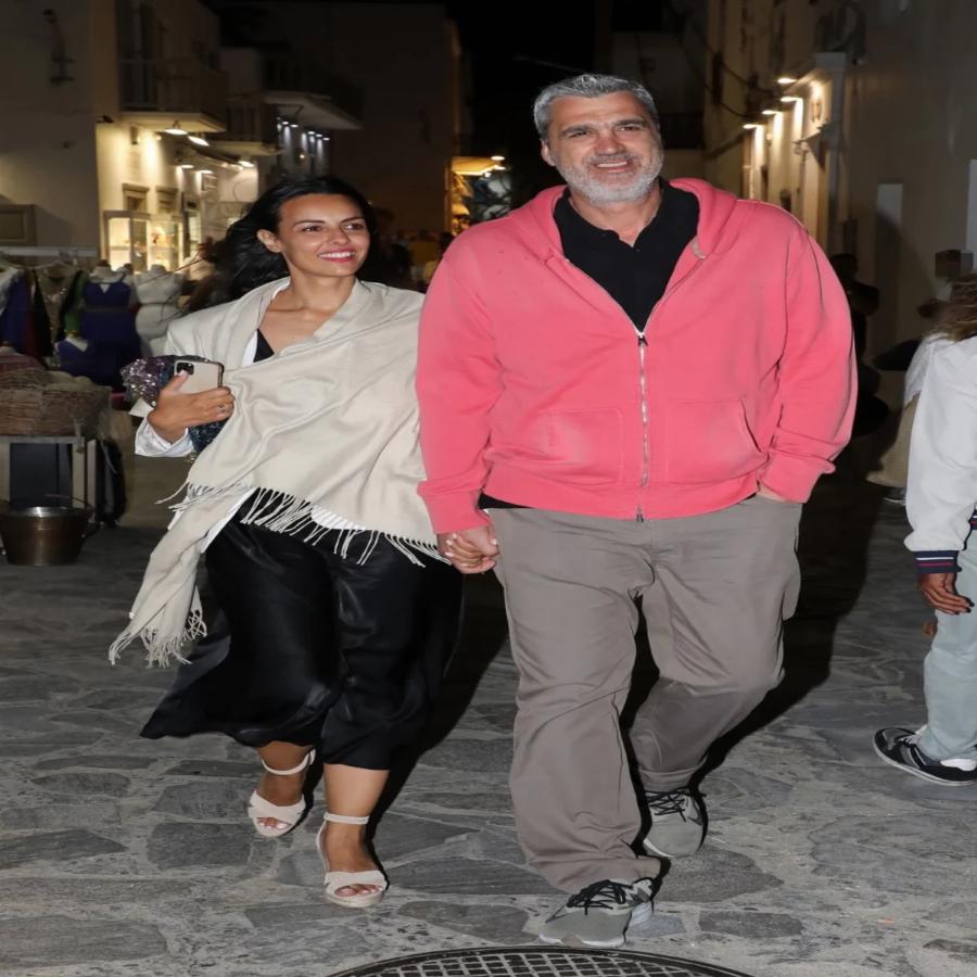 Eρωτευμένα ζευγάρια στη Μύκονο: Ποιοι διάσημοι βρέθηκαν στα σοκάκια της Μυκόνου