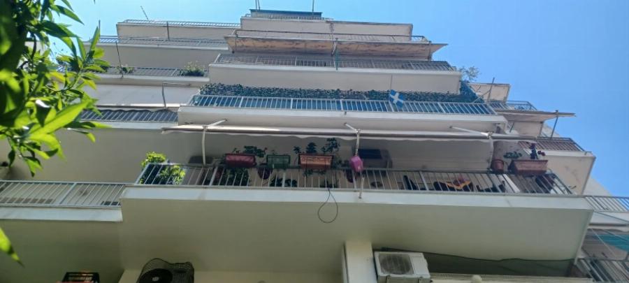 Το χρονικό της τραγωδίας στο Παγκράτι: Δεν μπορεί να συνέλθει από το σοκ η γειτόνισσα της 36χρονης που έπεσε από το μπαλκόνι