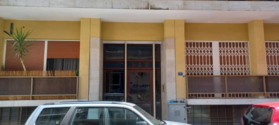 Το χρονικό της τραγωδίας στο Παγκράτι: Δεν μπορεί να συνέλθει από το σοκ η γειτόνισσα της 36χρονης που έπεσε από το μπαλκόνι