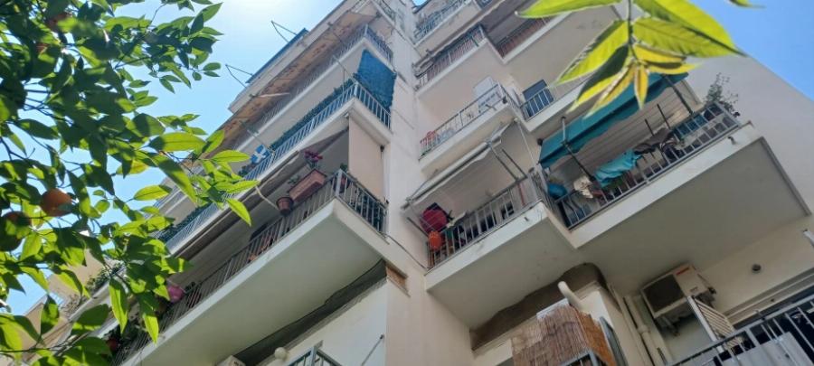 Το χρονικό της τραγωδίας στο Παγκράτι: Δεν μπορεί να συνέλθει από το σοκ η γειτόνισσα της 36χρονης που έπεσε από το μπαλκόνι