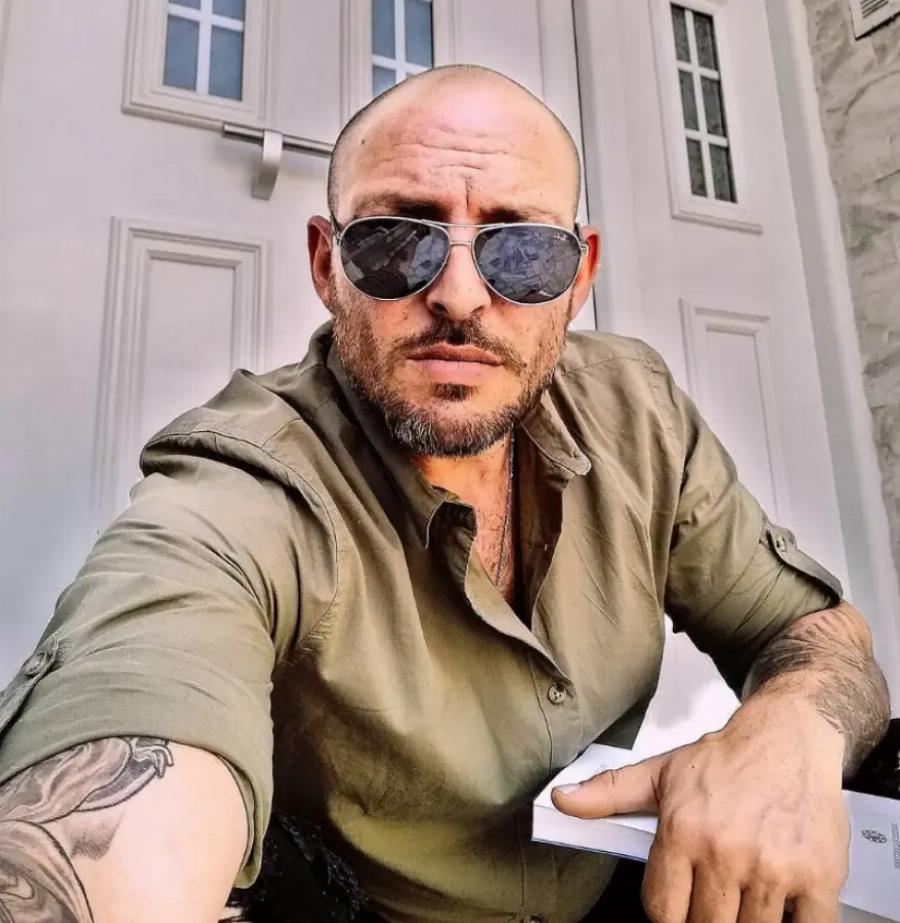 Περιστατικό στην Βουλή: Αυτός είναι ο άντρας που πήγε να μπει στην ελληνική Βουλή με καραμπίνα