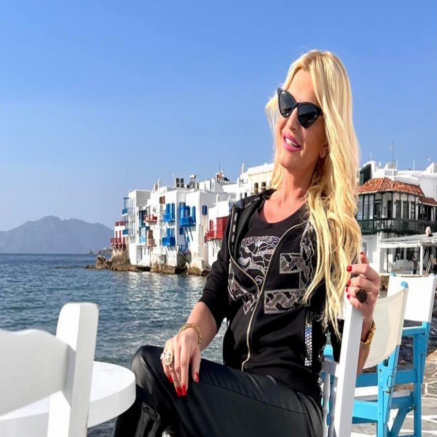 ” Έσπασαν τα πλακάκια στη Μύκονο”: Η εμφάνιση της Μαρίνας Πατούλη που έκανε τον κόσμο να παραμιλάει