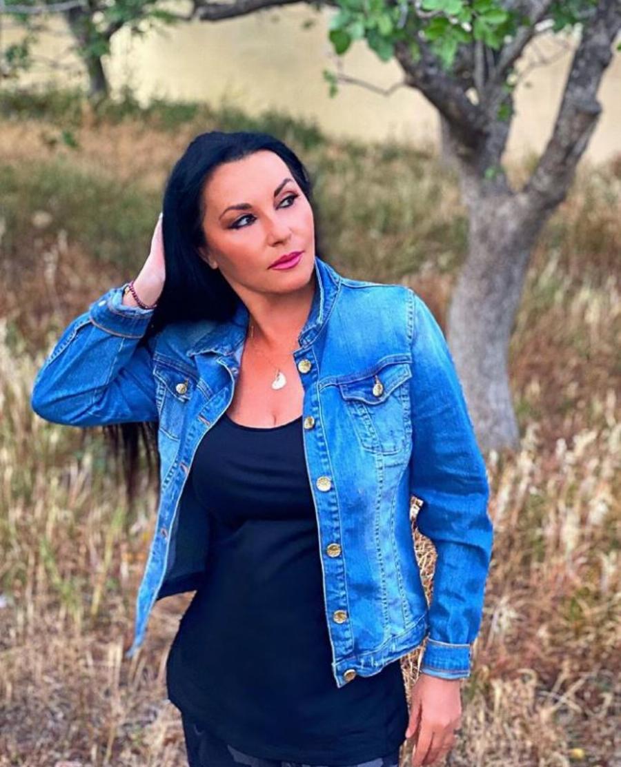 Πόπη Μαλλιωτάκη: Τα οικογενειακά προβλήματα, ο γάμος με τον Λαζαρίδη και η καριέρα στο τραγούδι