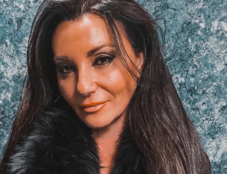 Πόπη Μαλλιωτάκη: Τα οικογενειακά προβλήματα, ο γάμος με τον Λαζαρίδη και η καριέρα στο τραγούδι