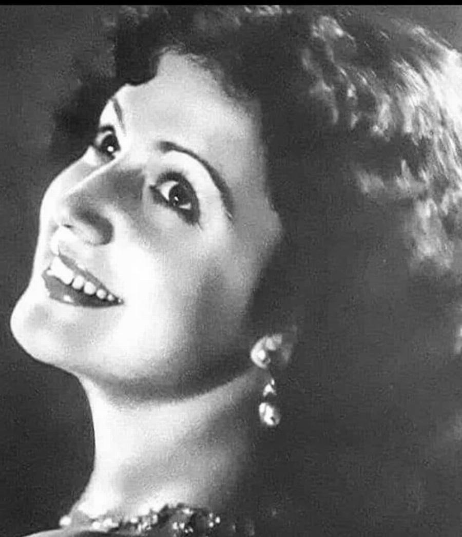 Ρένα Βλαχοπούλου: Η σπουδαία ηθοποιός που γοήτευσε τον Σάχη της Περσίας, η σχέση με την Βουγιουκλάκη και το περιστατικό με την Μαρία Ιωαννίδου